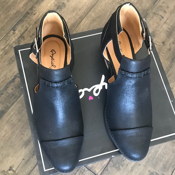 Black side cut out buckle booties - Picture 3 of 5